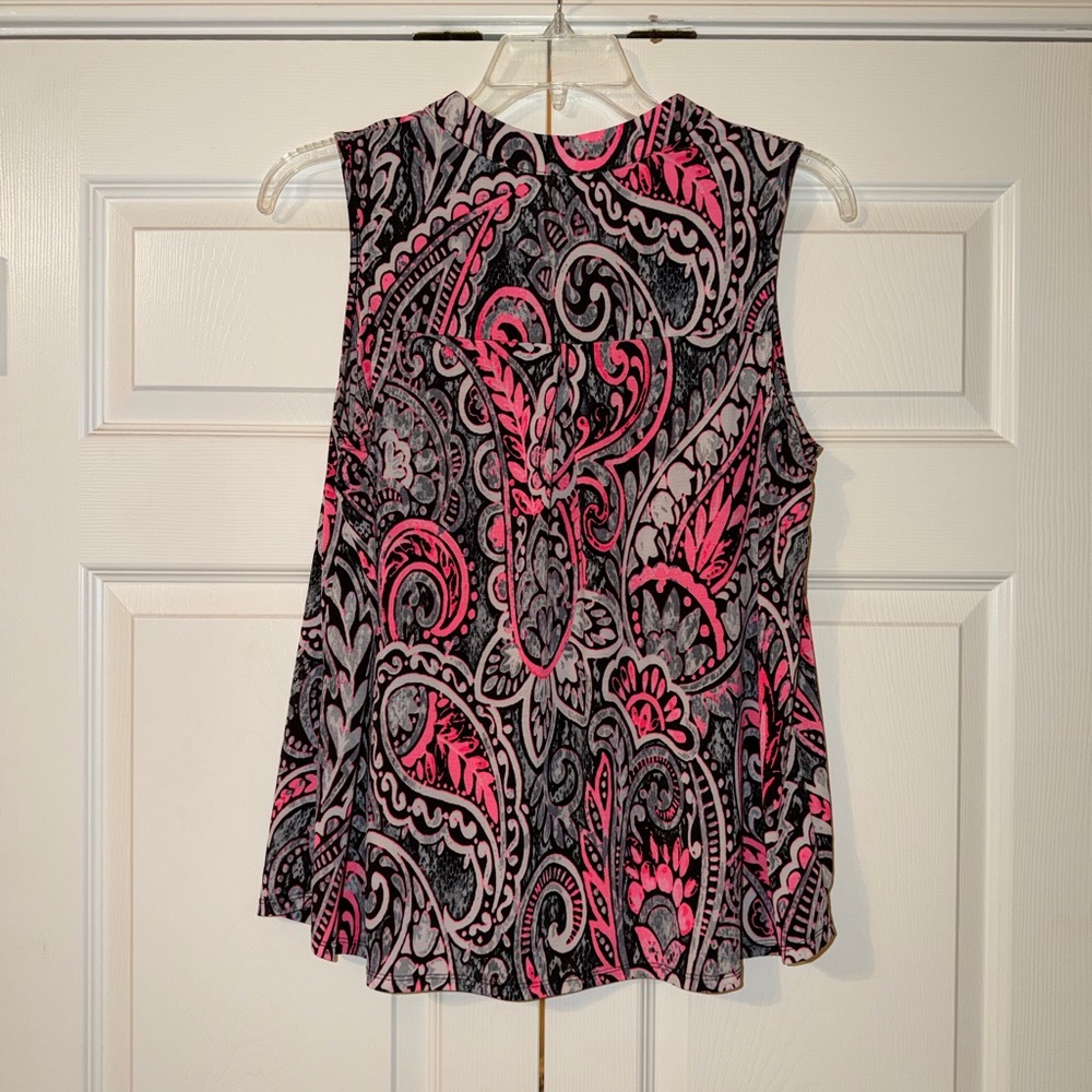 Elegant Paisley Sleeveless Blouse in Pink and Black - Picture 2 of 4